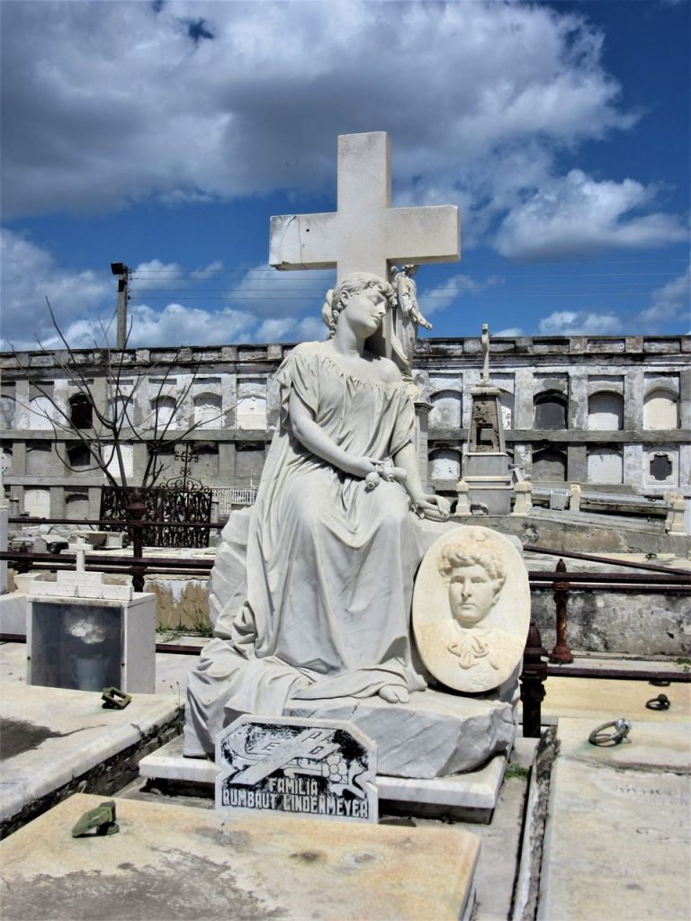 Cementerio de la Reina Cienfuegos Cuba dying of a broken heart